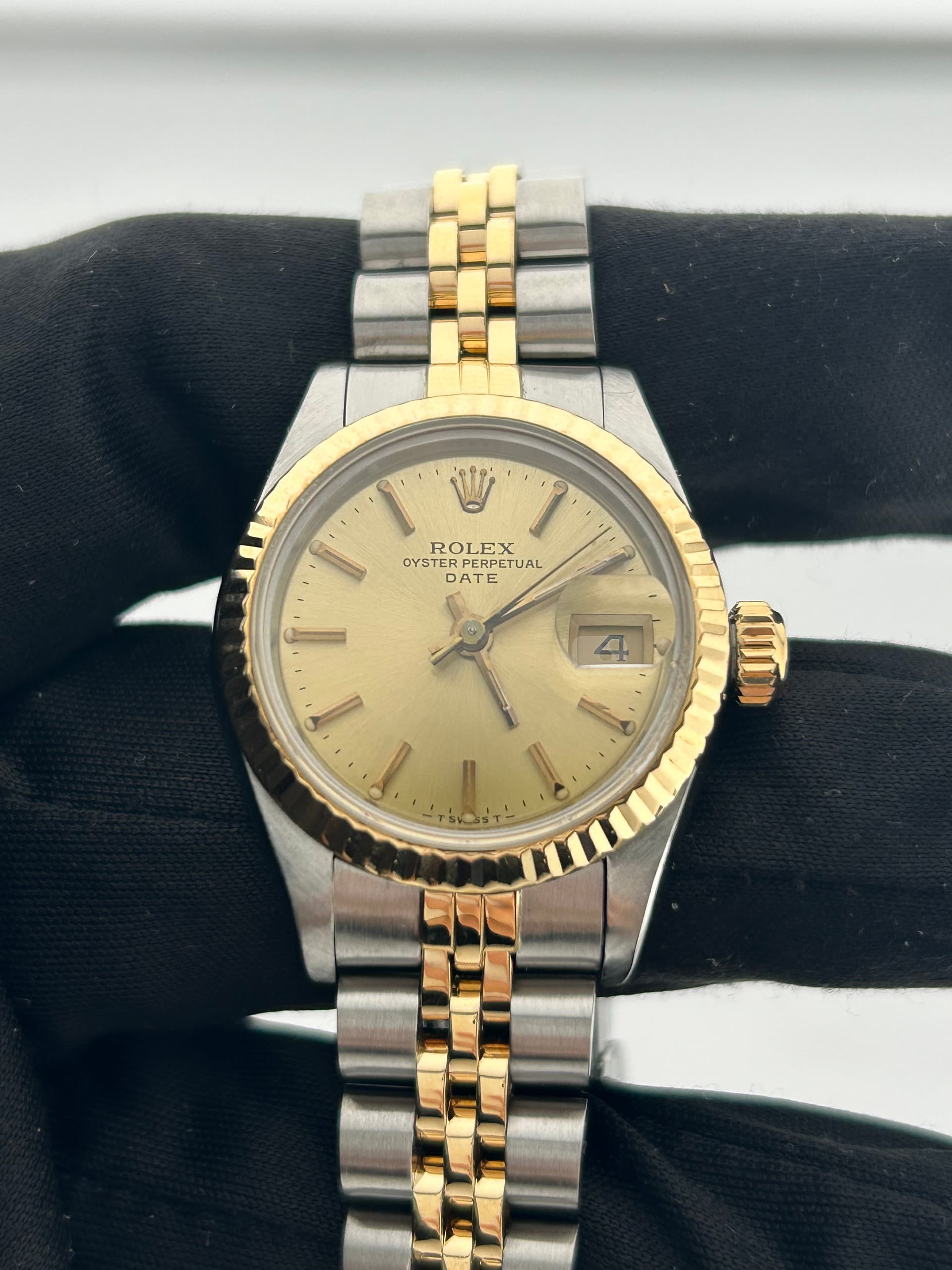 Rolex Oysterdate, view 3