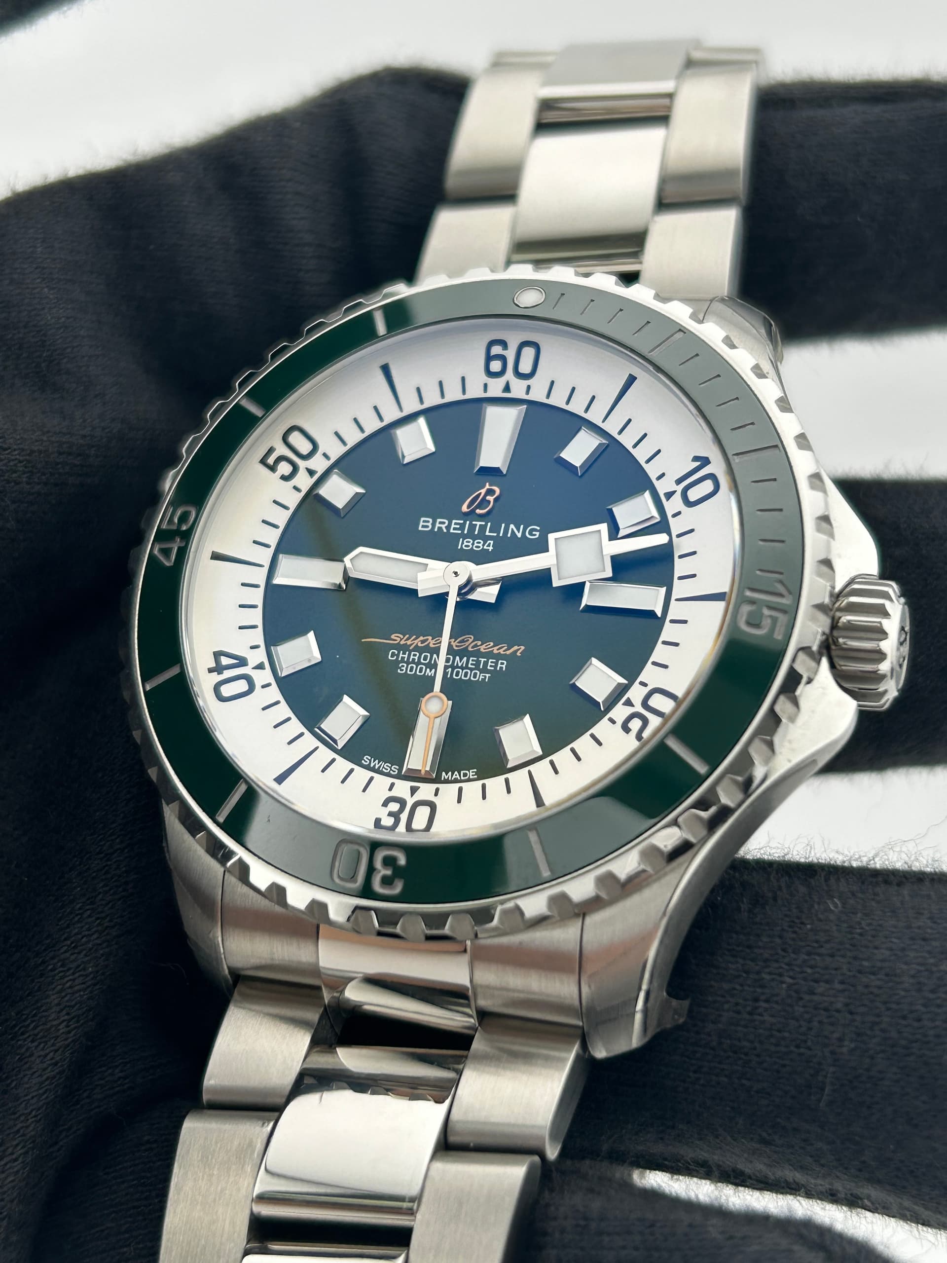 Breitling Superocean Automatic, view 3