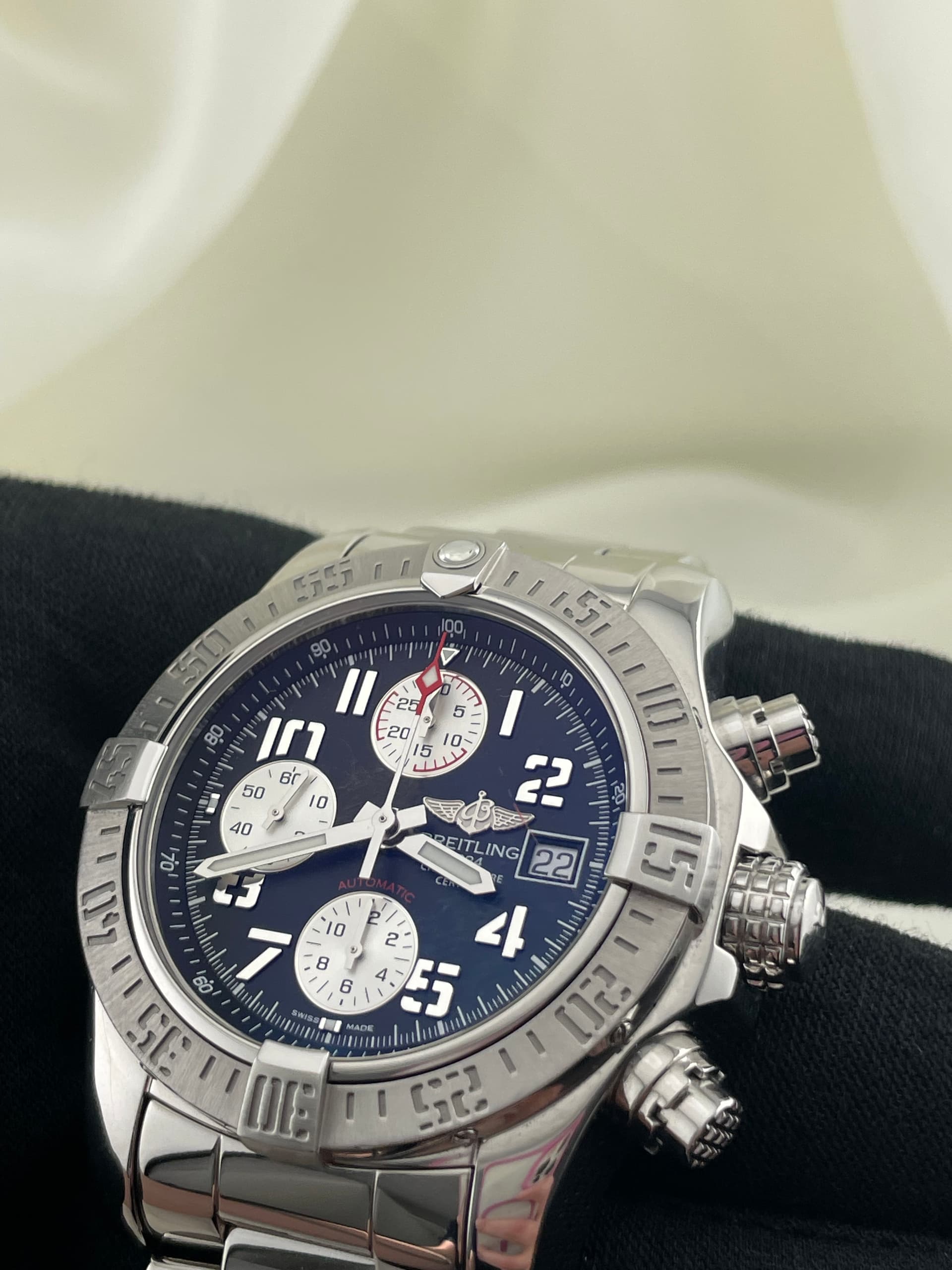 Breitling Avenger Ii, view 4