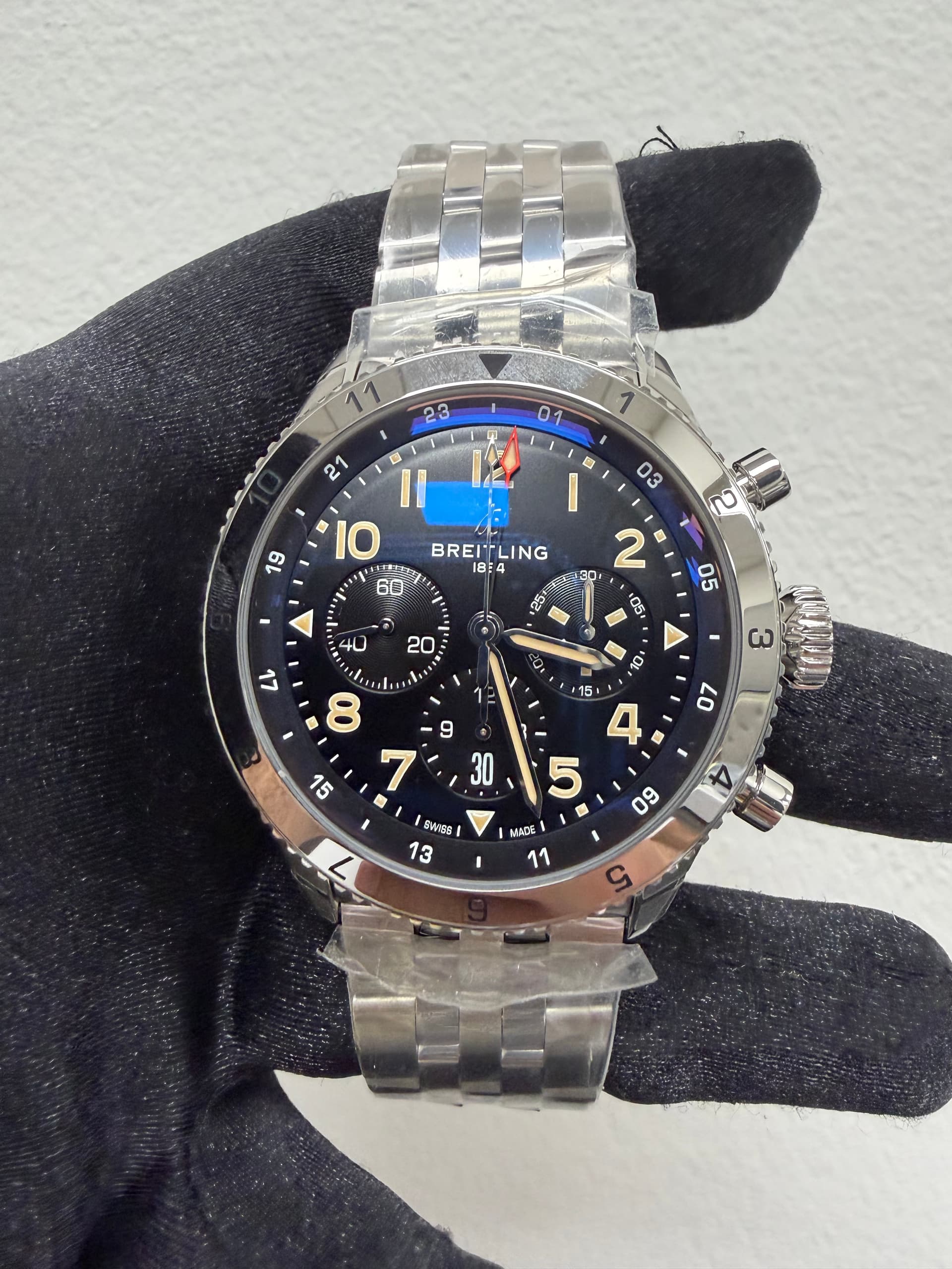 Breitling Super Avi B04 Chronograph Gmt, view 3