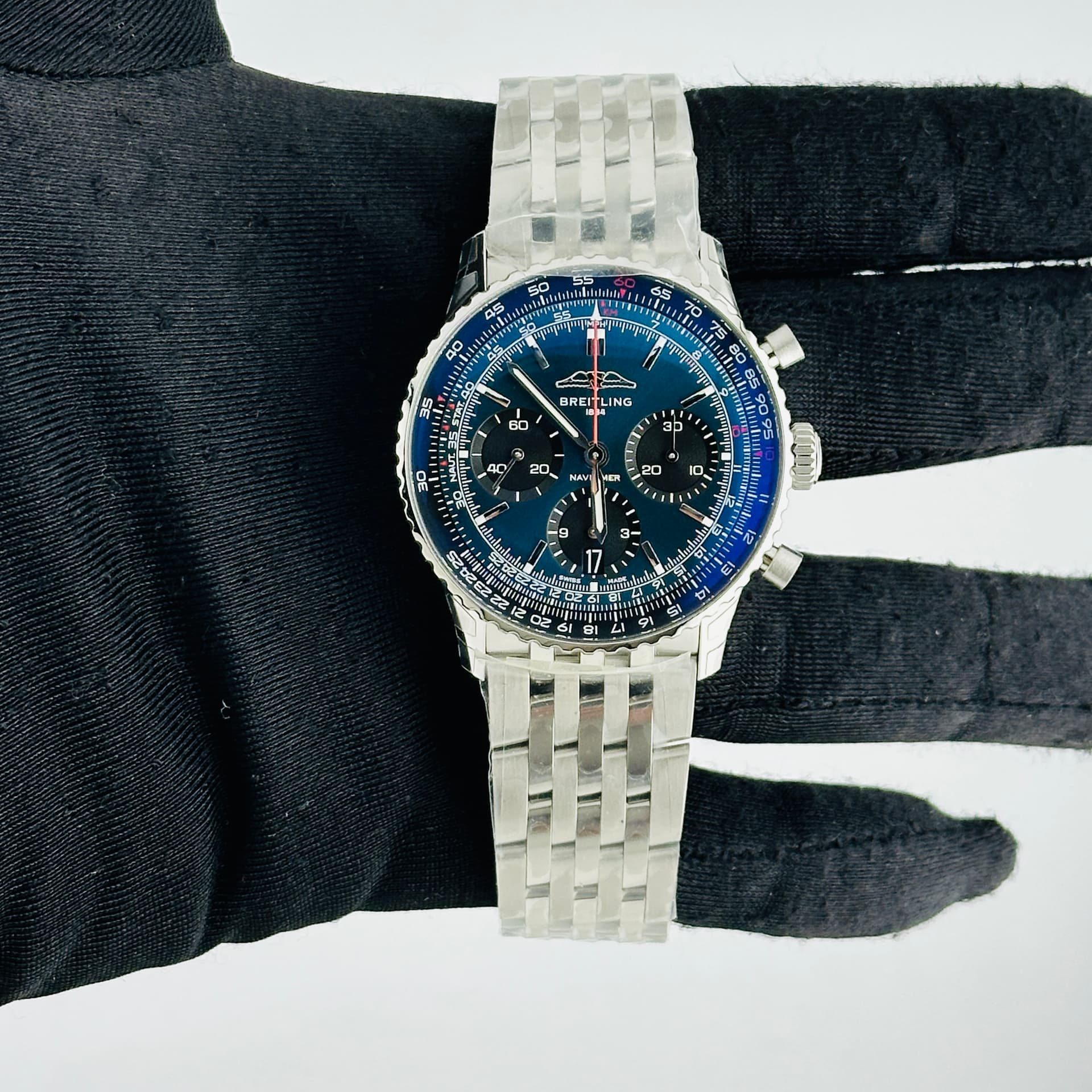 Breitling Navitimer B01 Chronograph, view 3