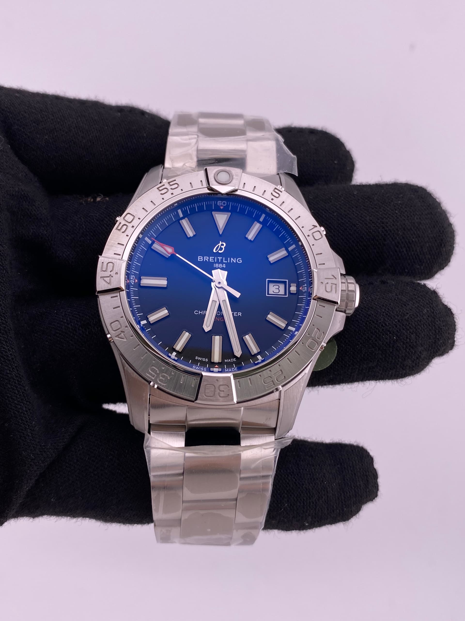 Breitling Avenger Automatic, view 3