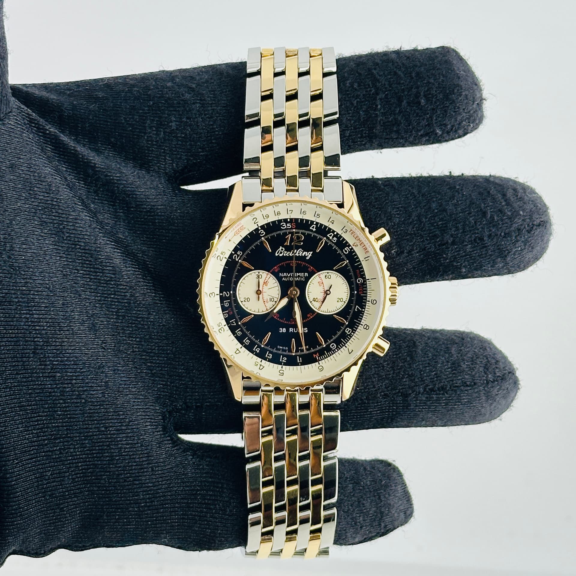 Breitling Navitimer Montbrillant, view 3