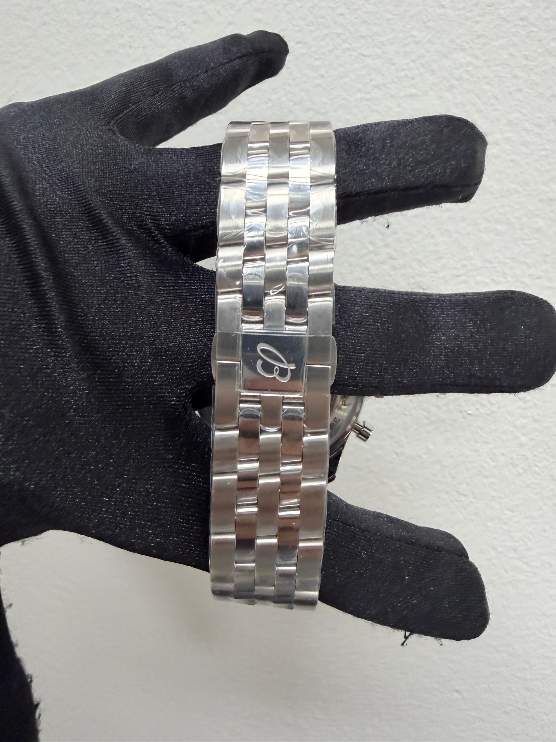 Breitling Super Avi B04 Chronograph Gmt, view 4