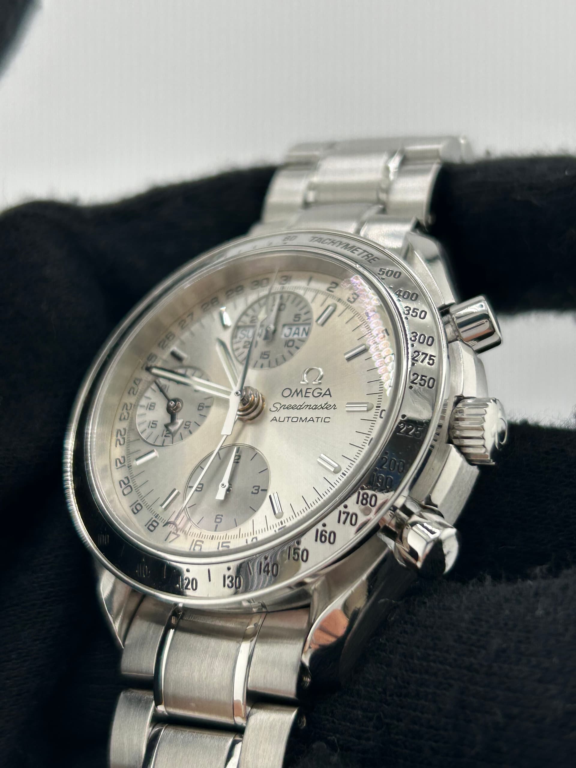 Omega Speedmaster Day-date, view 4