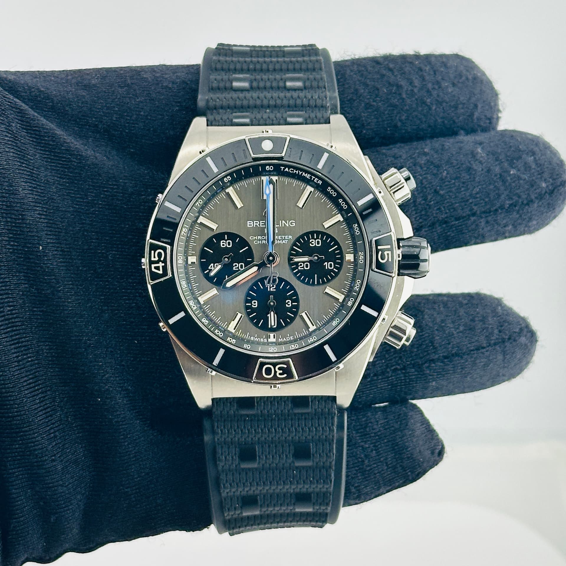 Breitling Super Chronomat B01, view 3