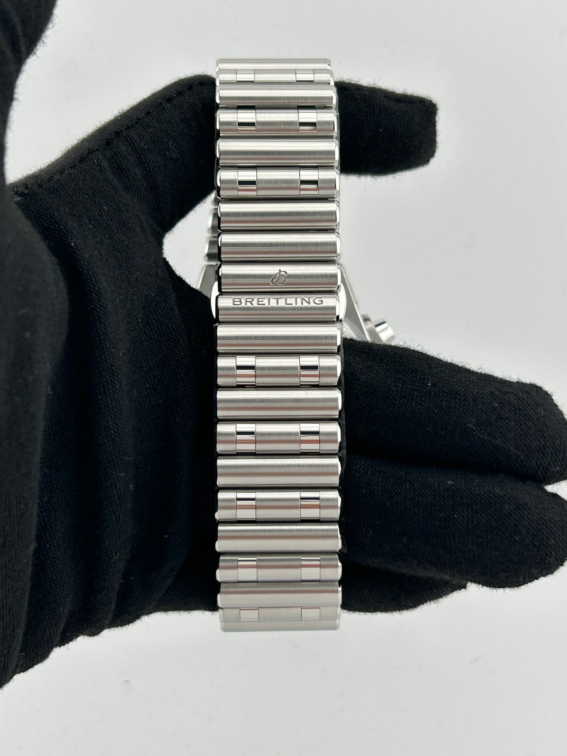 Breitling Chronomat B01, view 5