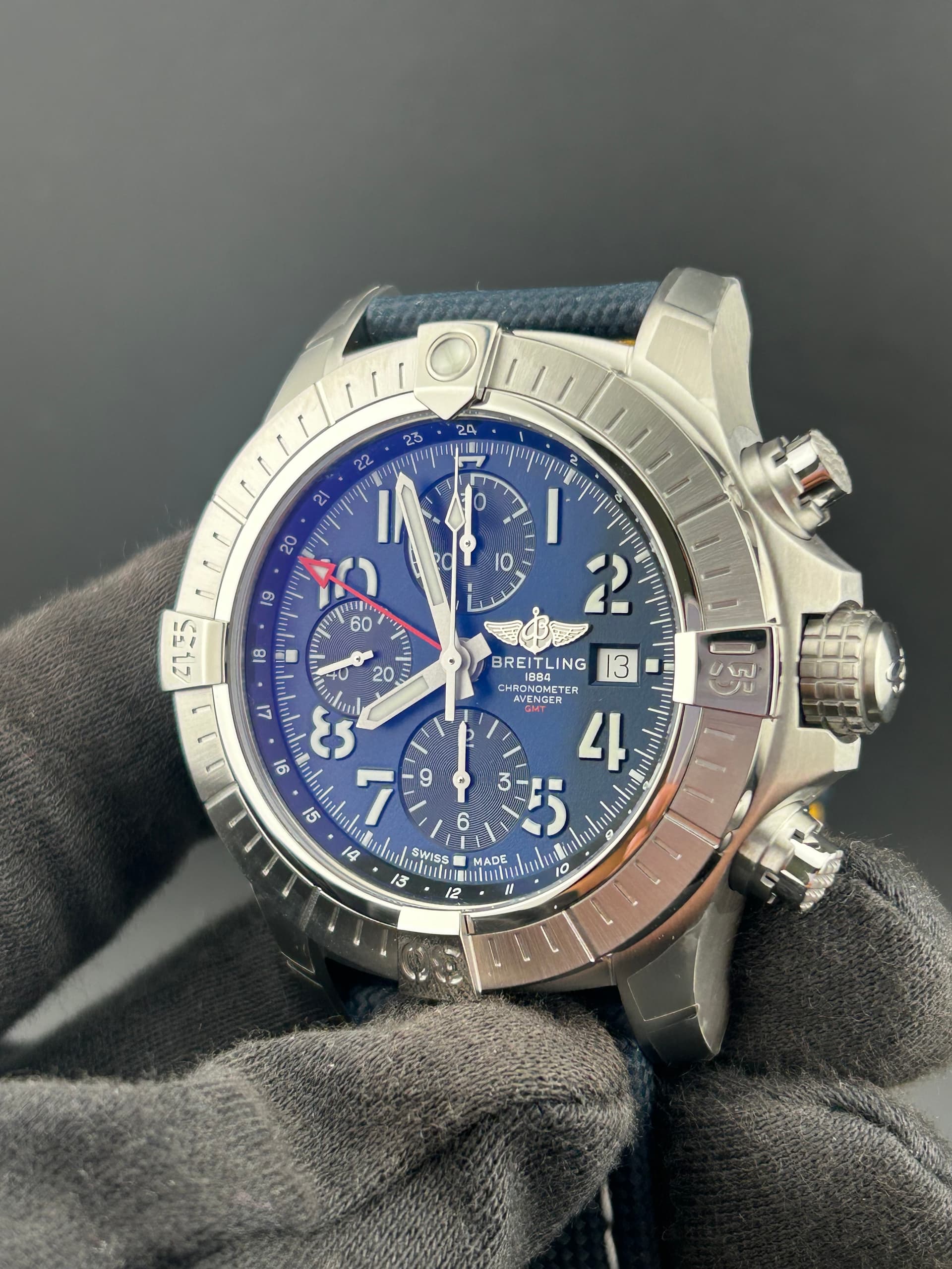 Breitling Avenger Chronograph Gmt, view 4